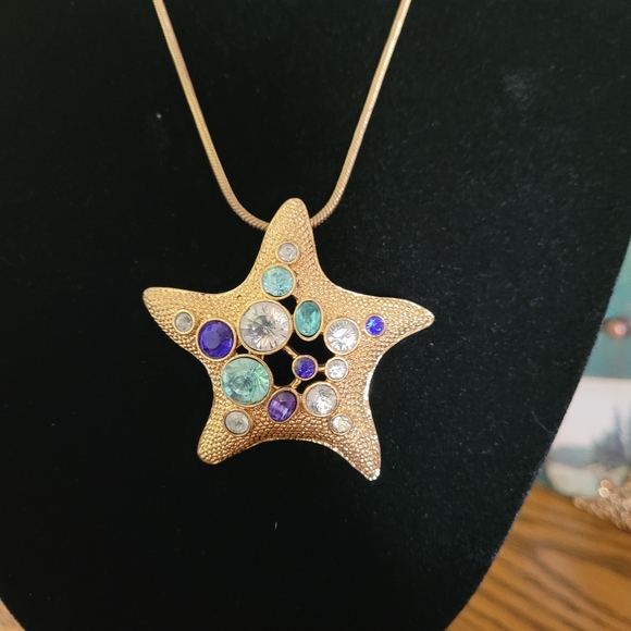 Gold Rhinestone Starfish Necklace - Picture 3 of 12